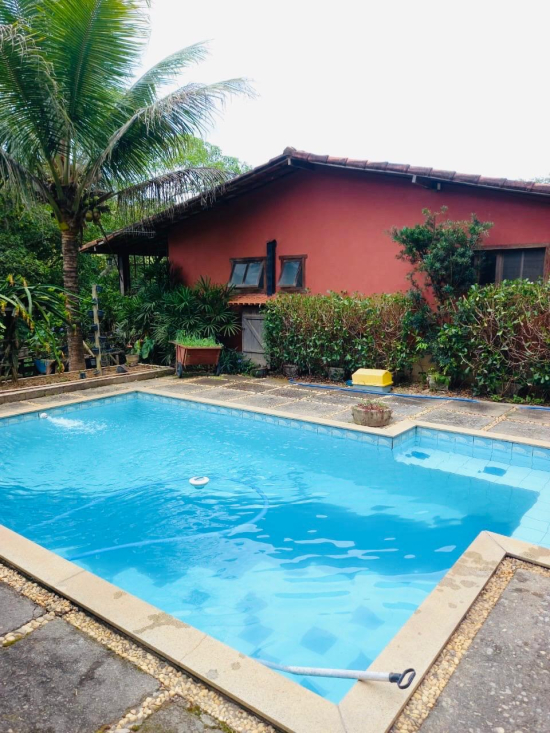 Chara a venda na beira do rio